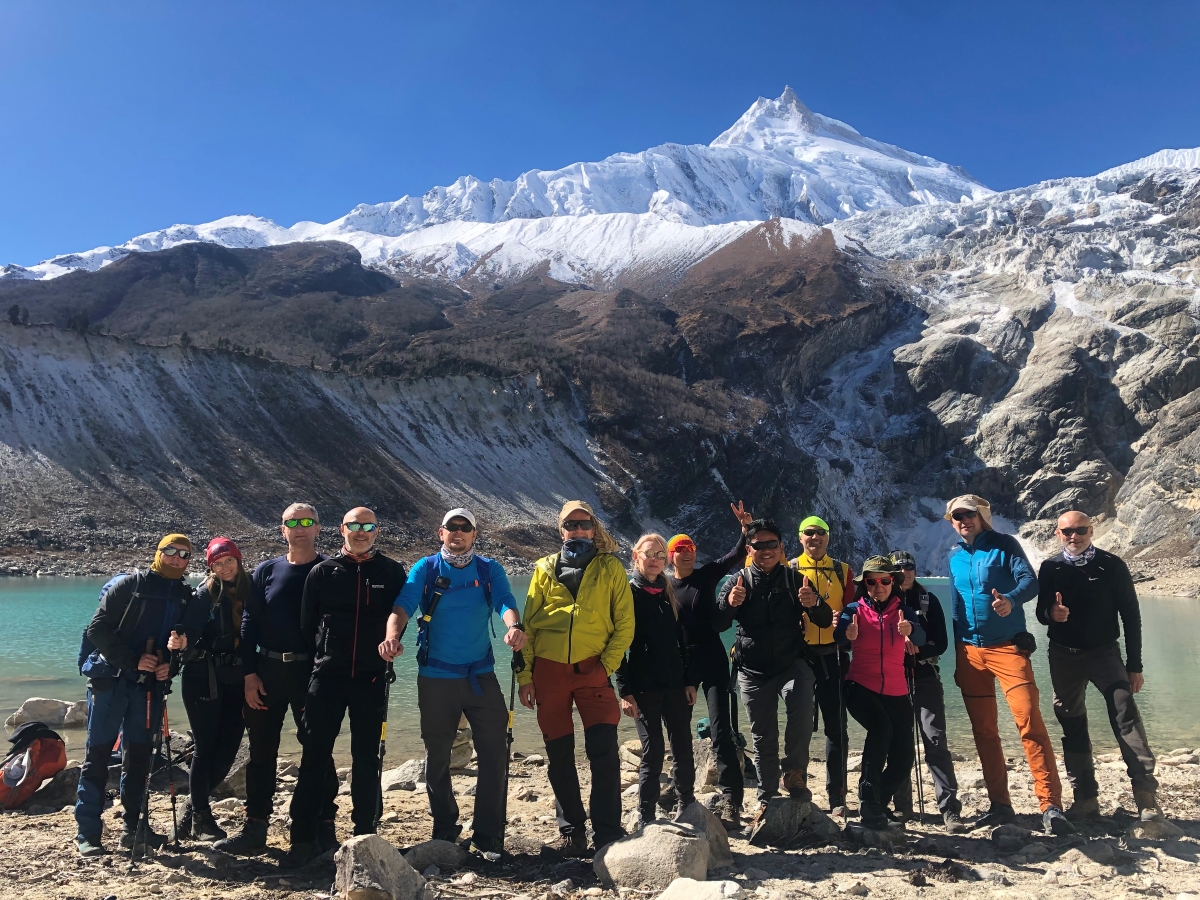 group-pic-with-lake-manasalu-1200-1743134664.jpg